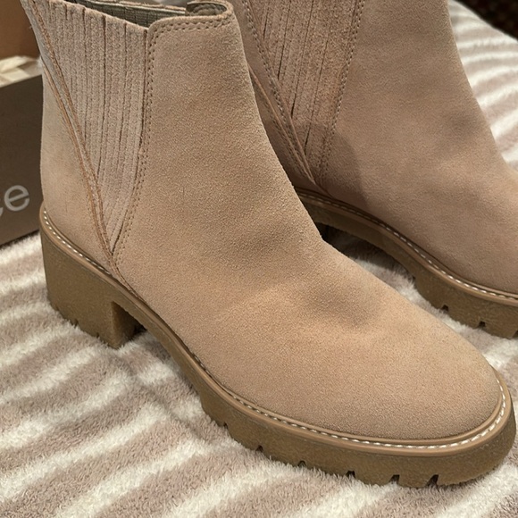 Dolce Vita Harte H2O Waterproof Chelsea Boot New In Box size 9.5 NEVER WORN - Picture 6 of 8